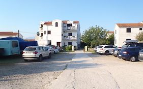 Apartments Ida Sucuraj