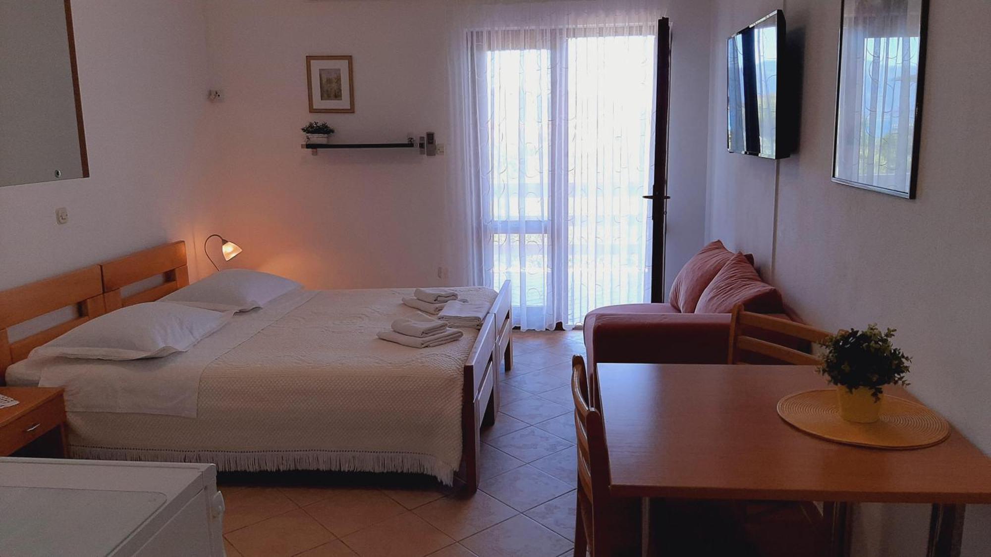 Apartments Ida Sućuraj Esterno foto
