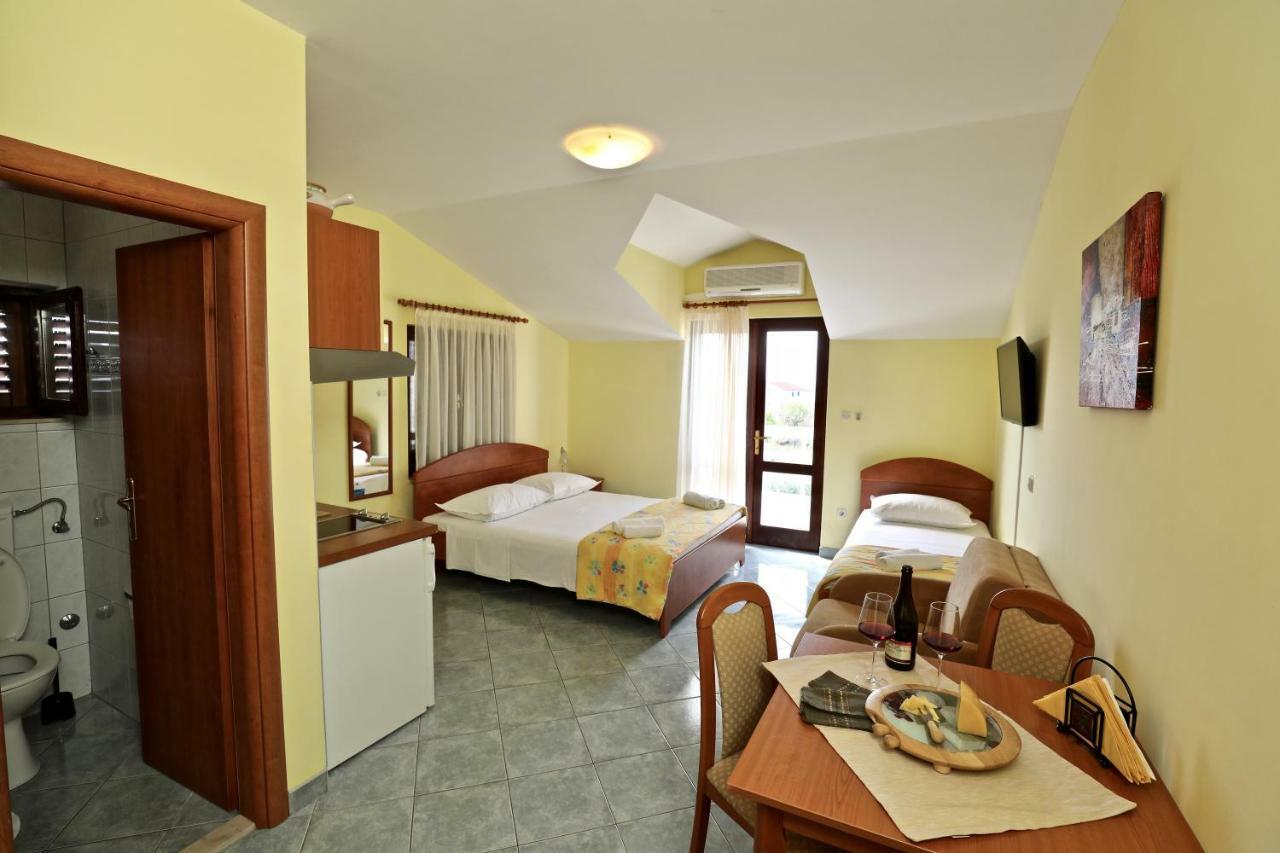 Apartments Ida Sućuraj Esterno foto