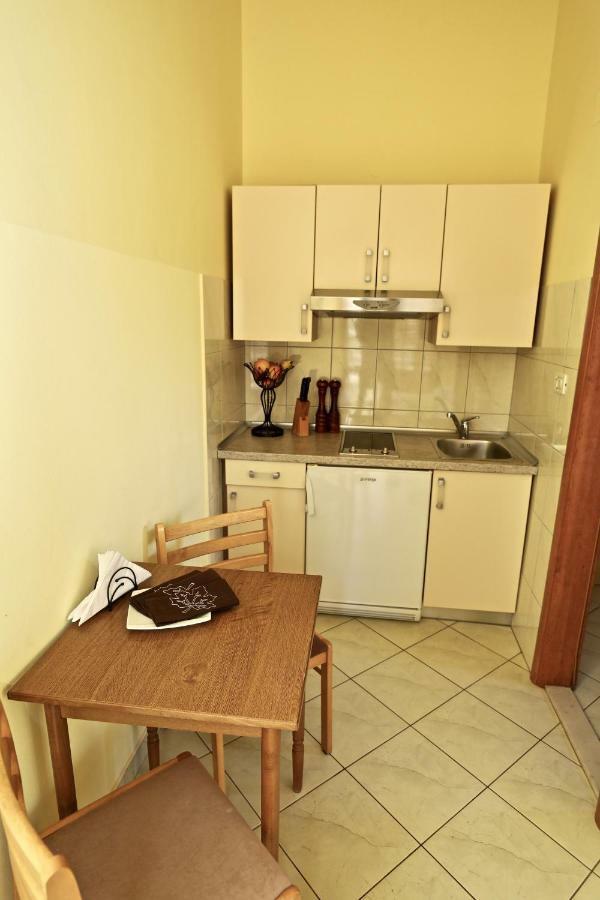 Apartments Ida Sućuraj Esterno foto