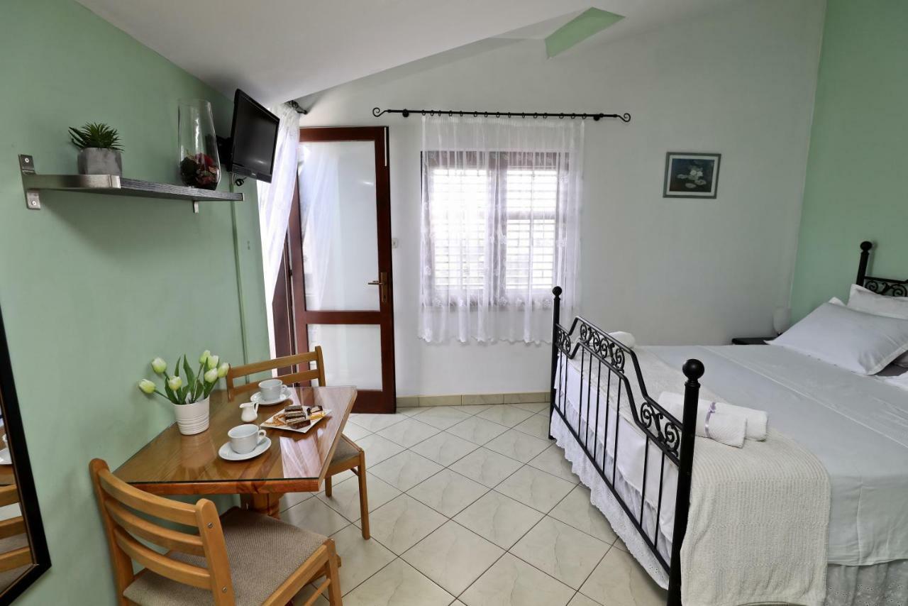 Apartments Ida Sućuraj Esterno foto