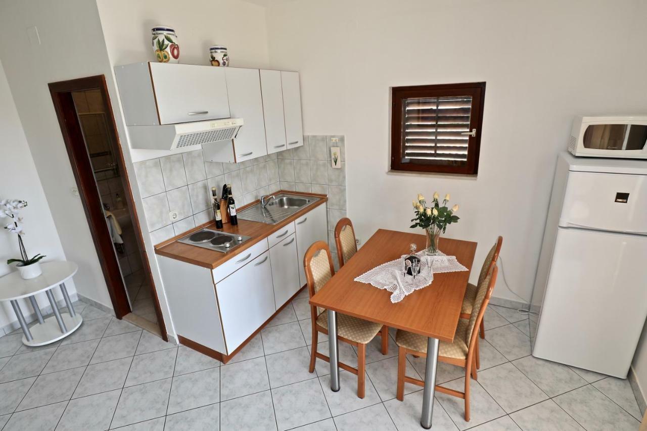 Apartments Ida Sućuraj Esterno foto